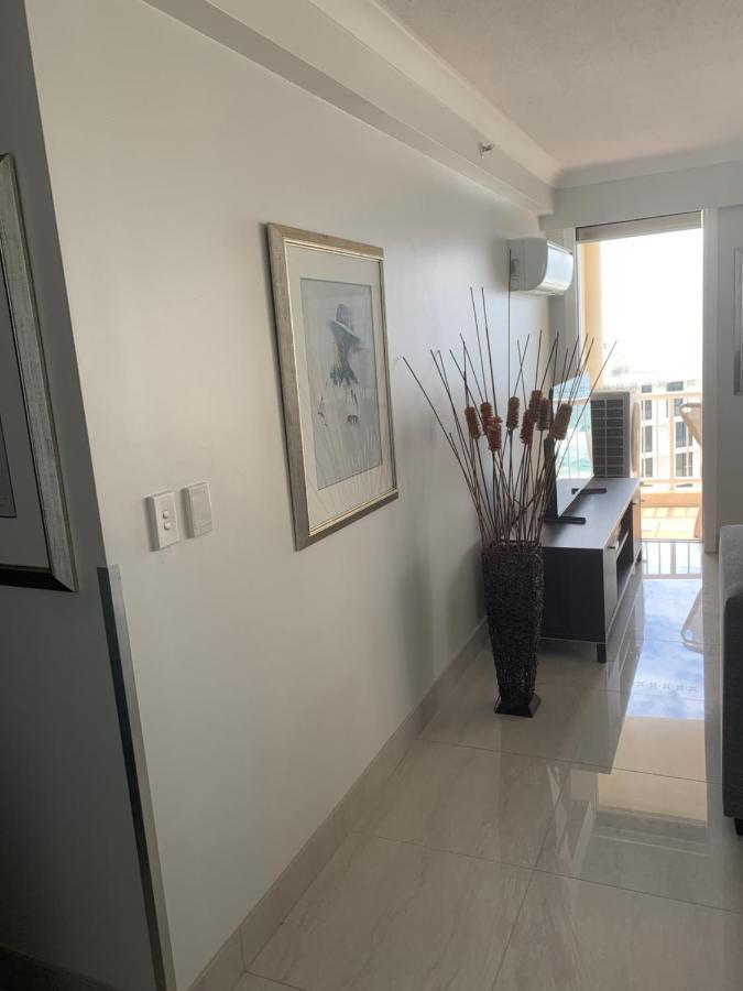 Stunning 2 bedroom Ocean View Apartment Gold Coast Buitenkant foto