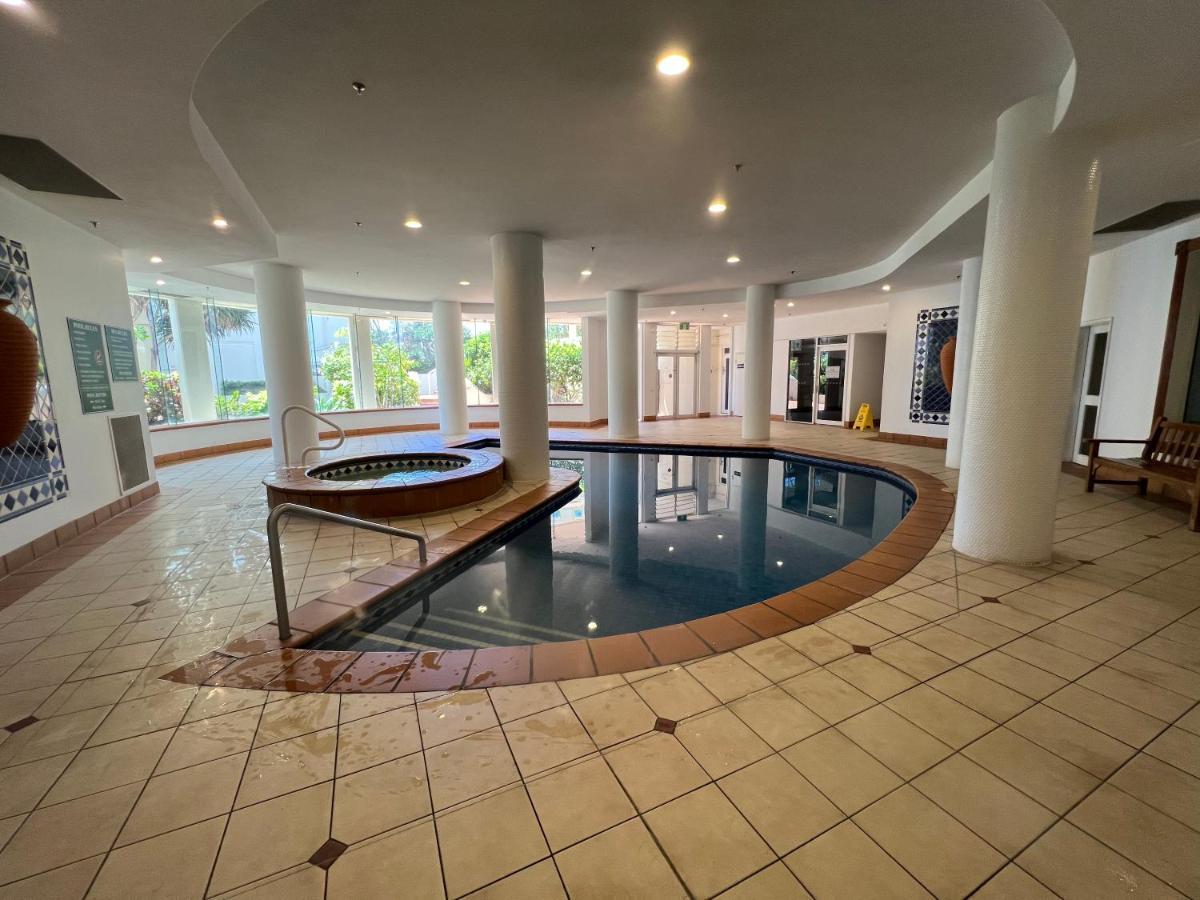 Stunning 2 bedroom Ocean View Apartment Gold Coast Buitenkant foto